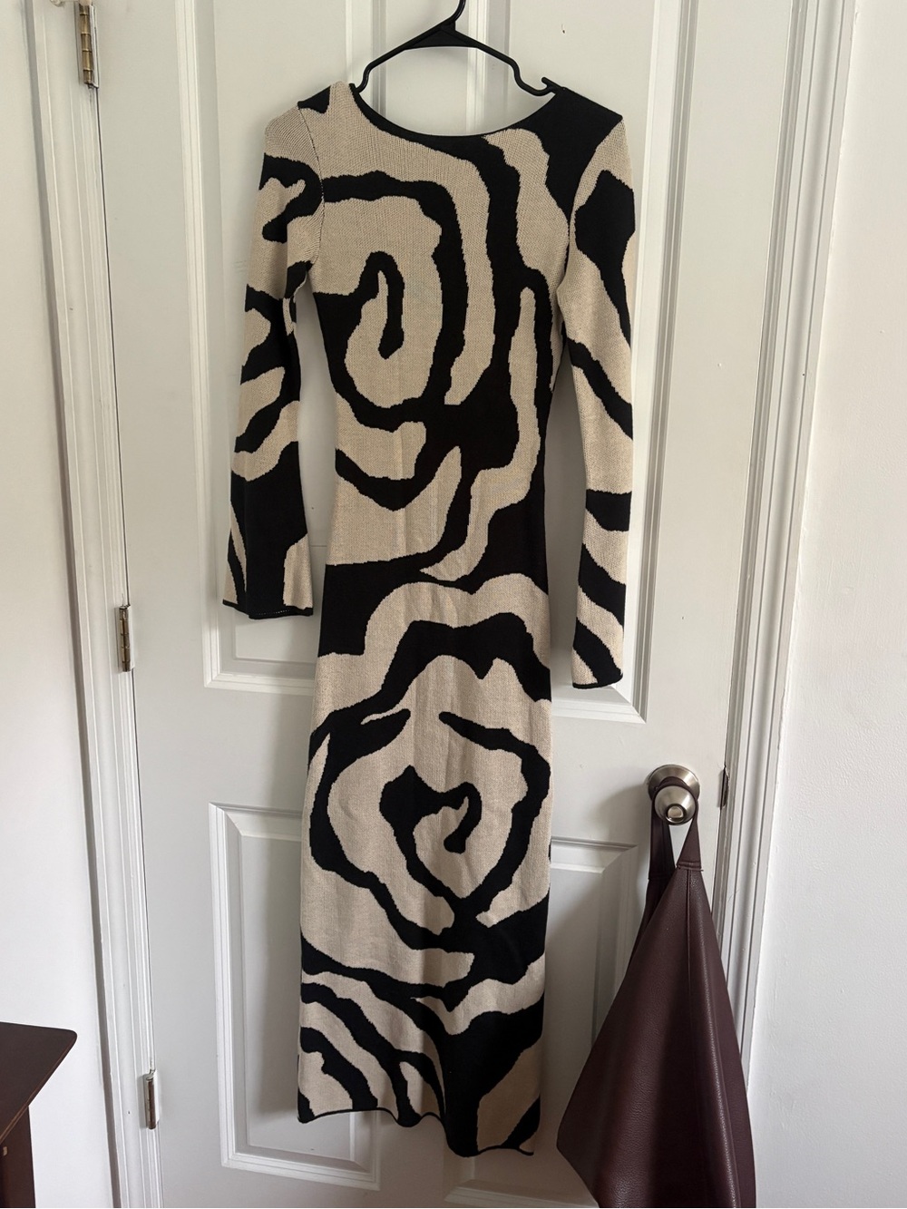 Black & Cream Long Sleeve Graphic Midi Dress